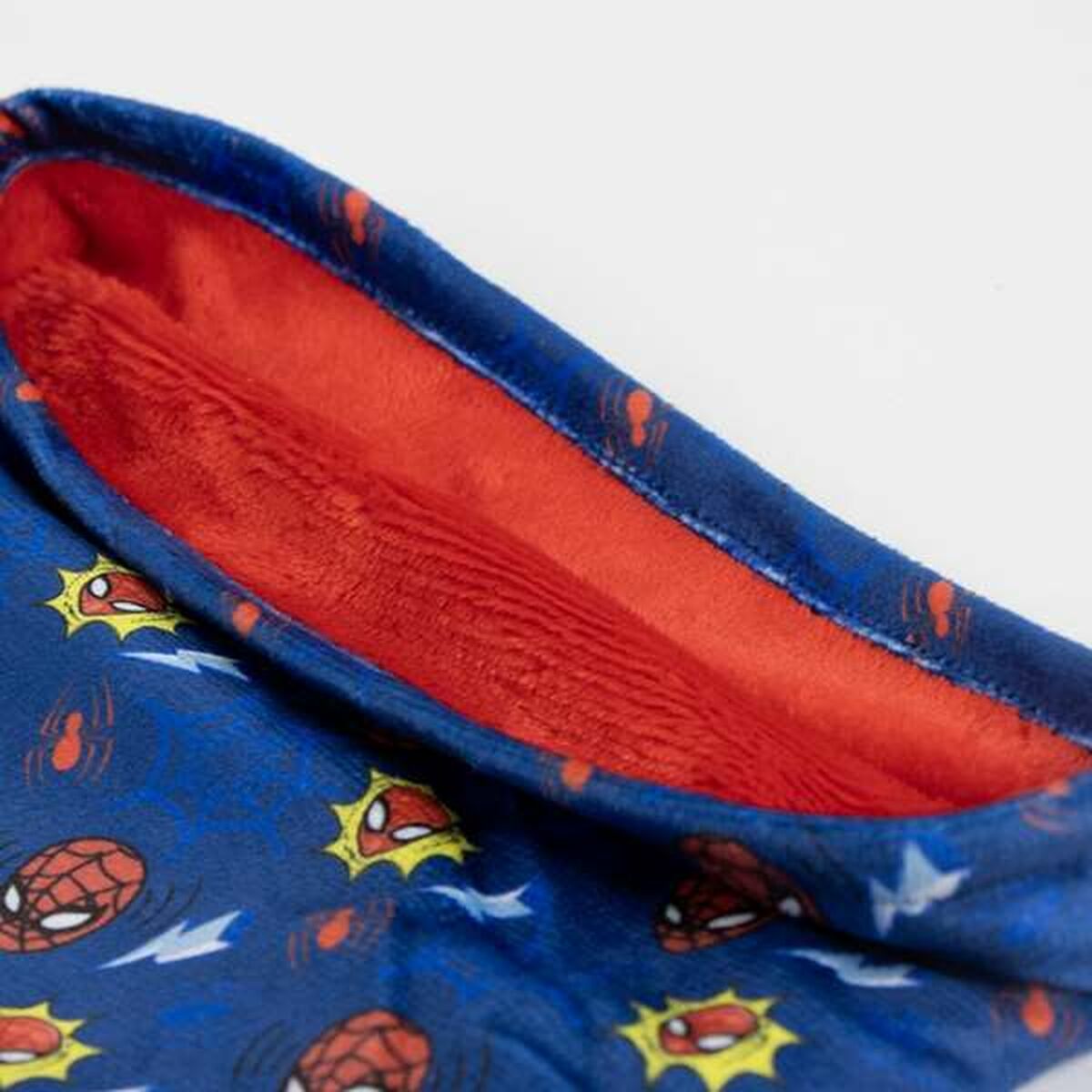 Nekwarmer Spider-Man-Topper Trend